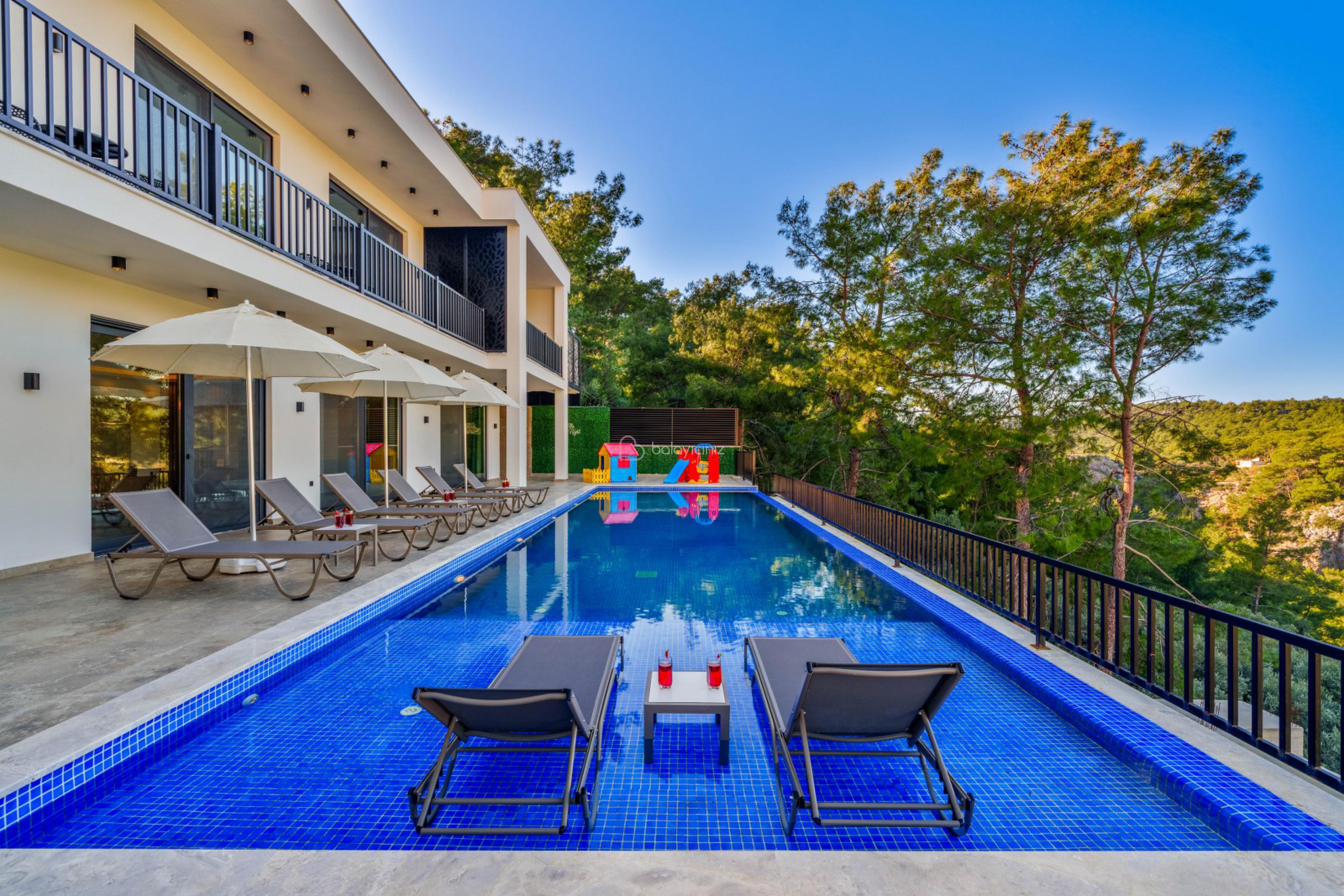 Villa Blue Night