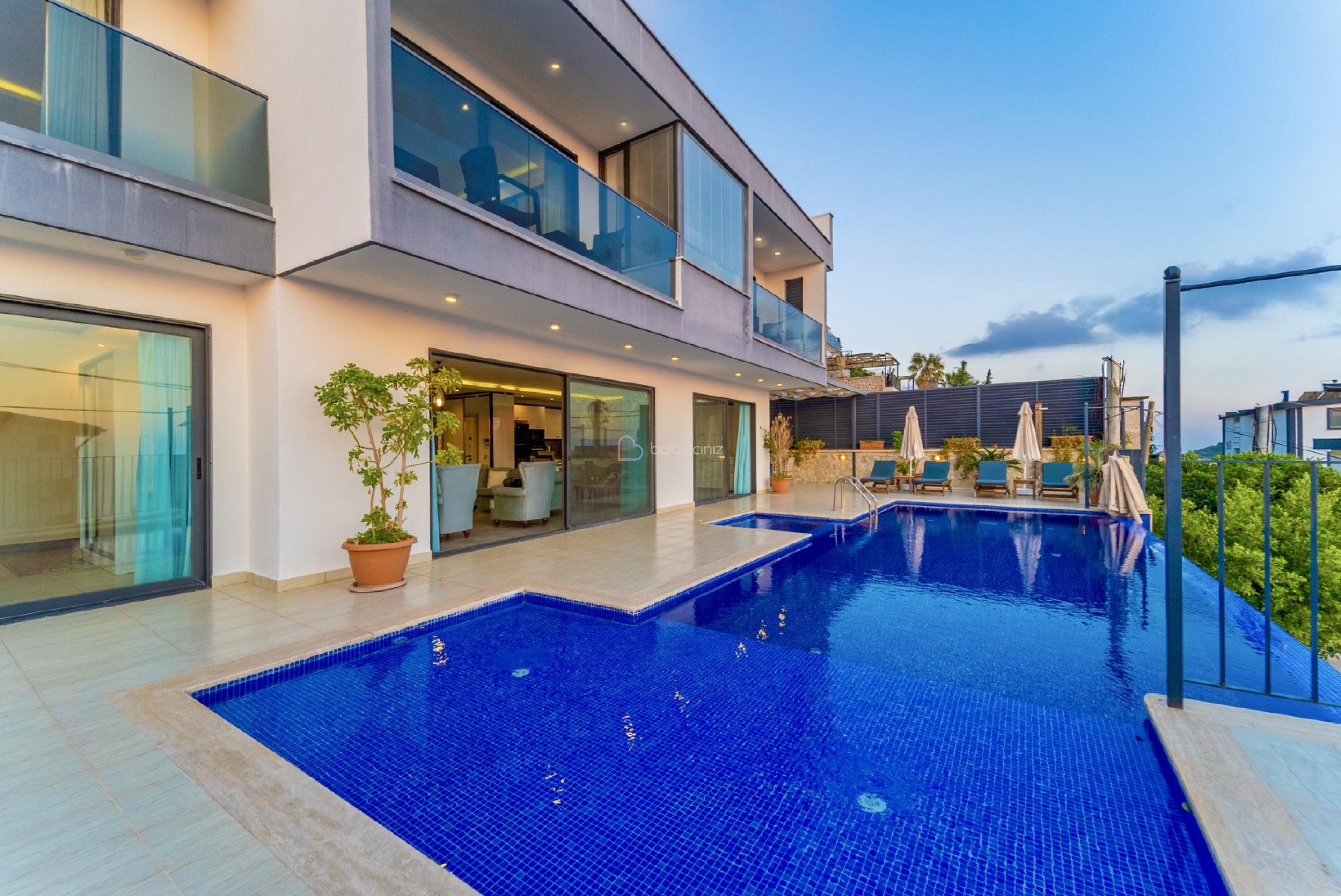 Villa June