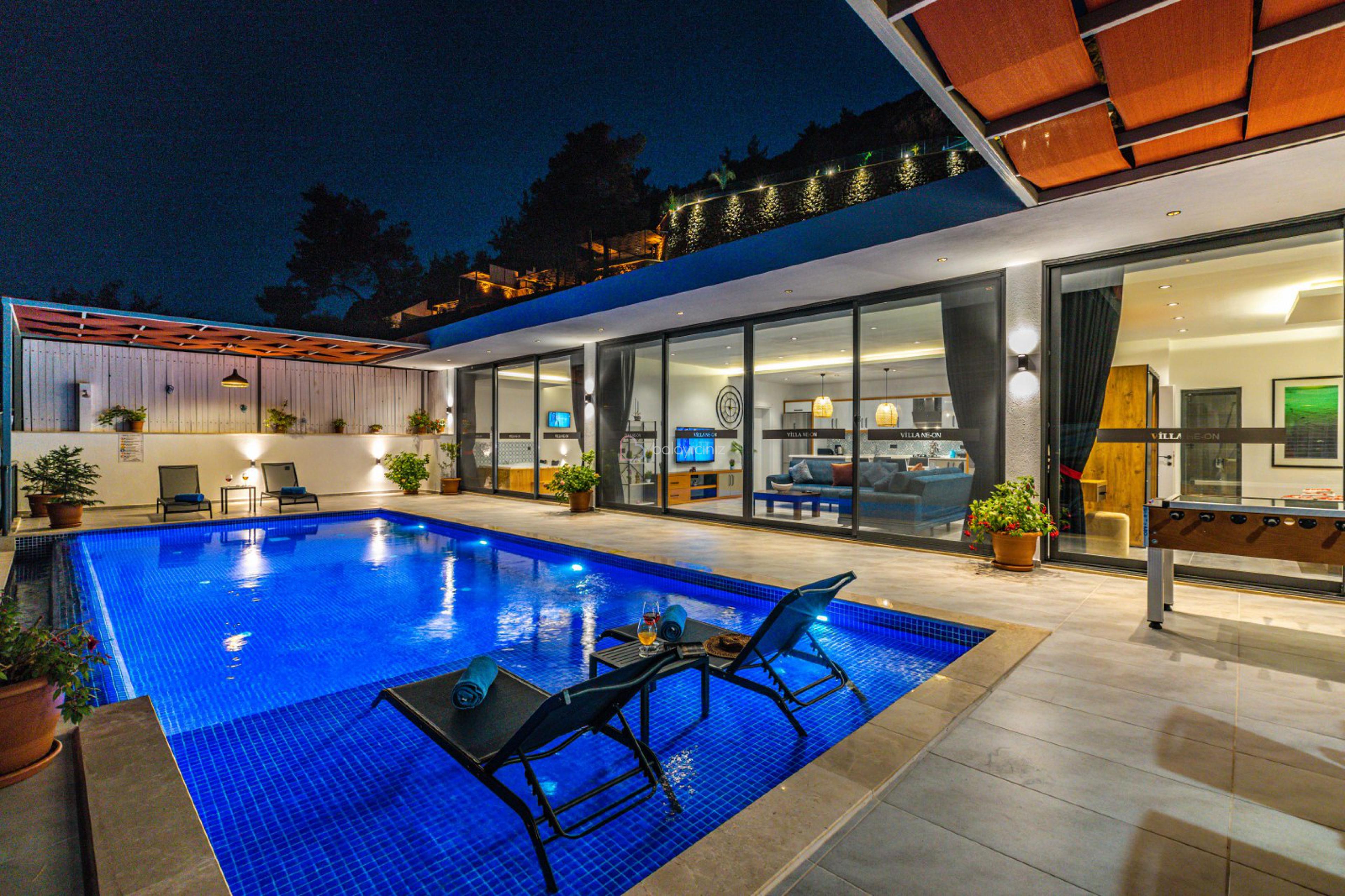 Villa Neon